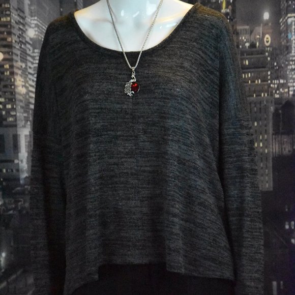 Old Navy sz XL Gray Long Sleeve Knit Casual Top "Black Jack" - Picture 2 of 8